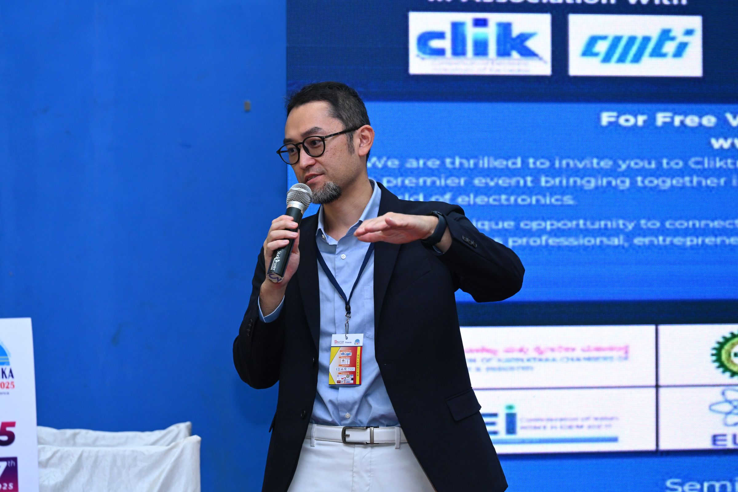 Expert speaking during CLIKTRONIKA 2025